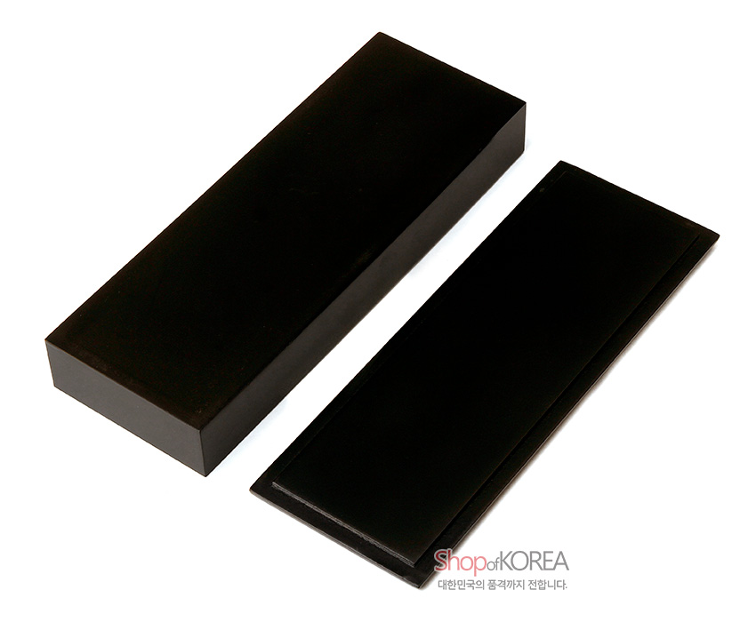 [텍스트: Shop of KOREA 대한민국의 품격까지 전합니다.] 흑색 옻칠 마감 직사각형 필함과 명함함 세트의 단정한 외관 강조 이미지 설명