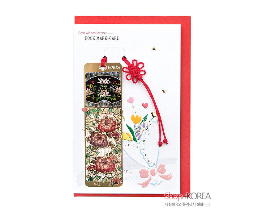 [텍스트: Best wishes for you, BOOK MARK-CARD, KOREA, 목단] 금속 바탕 위 자개 상감으로 표현된 목단과 초화 문양, 상단 부채 형태 장식과 붉은 전통 매듭 끈 포인트의 책갈피 카드 구성