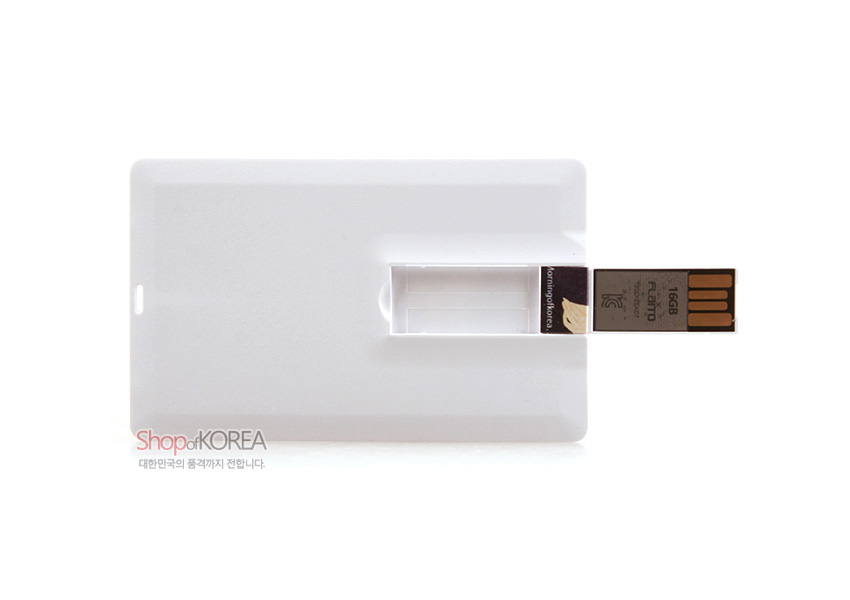 [텍스트: Shop of KOREA, 16GB, Flash Drive] 흰색 플라스틱 카드형 바디와 베이지 톤 USB 커넥터가 조합된 심플한 직사각 디자인 USB 메모리 모습
