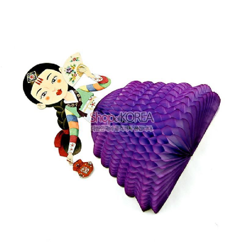 색동 저고리와 보라색 입체 치마가 특징인 한복 아씨 종이 입체카드. 색동 저고리와 보라색 입체 치마가 특징인 한복 아씨 종이 입체카드.