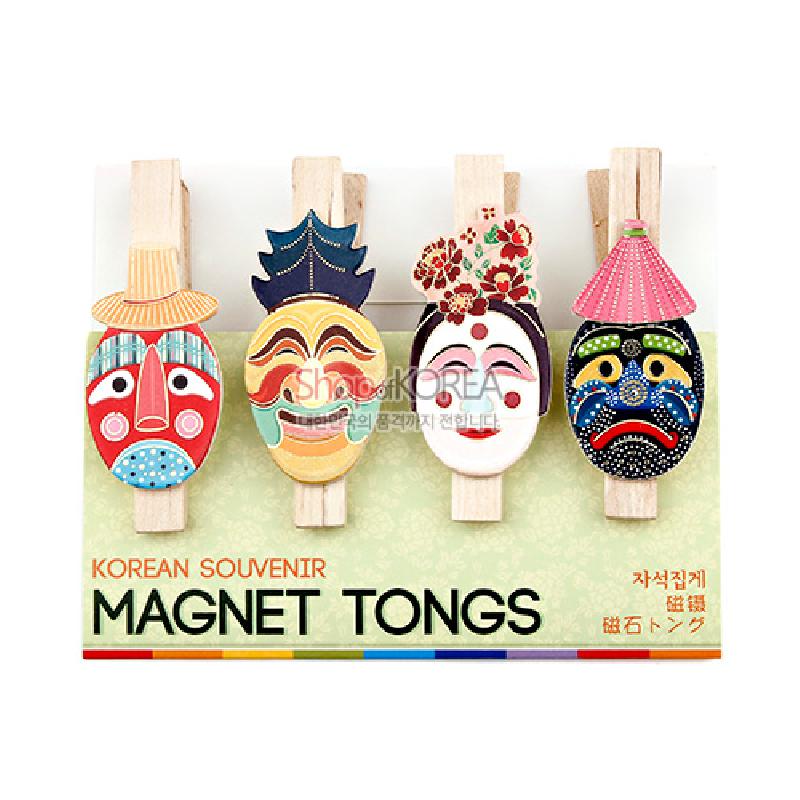 화려한 색채의 한국 전통 탈 문양이 인쇄된 나무 집게형 메모 자석 세트.