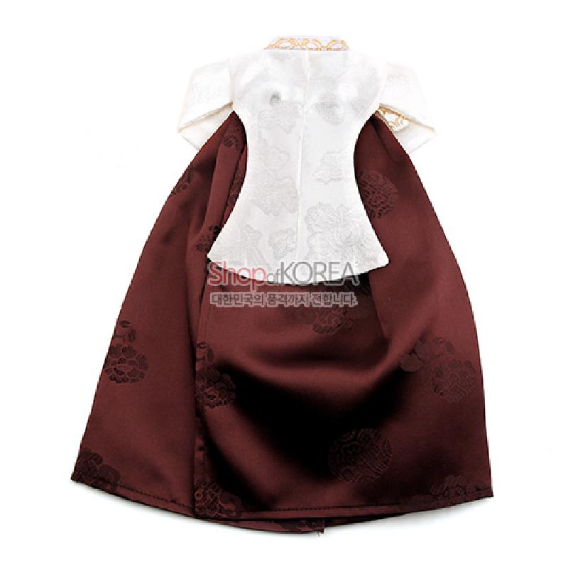 갈색 바탕에 전통 문양이 은은하게 짜인 비단 천과 흰색 당의 상의가 조합된 한복 형태의 와인 커버.