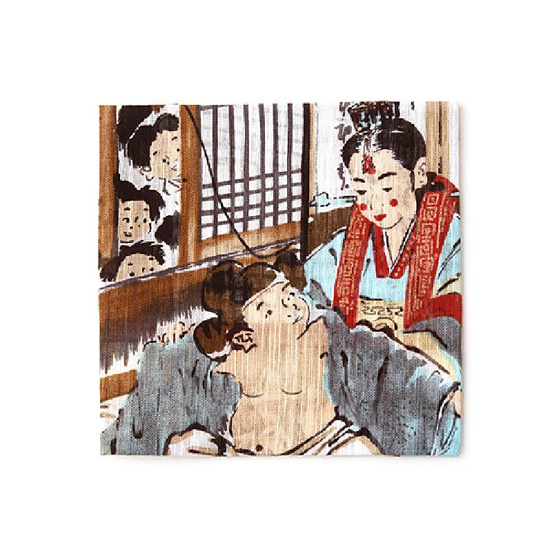 전통 혼례 장면의 꼬마신랑과 신부를 수묵화 풍으로 표현한 면 손수건, 갈색·청색·적색의 조화가 특징인 민속화 문양.