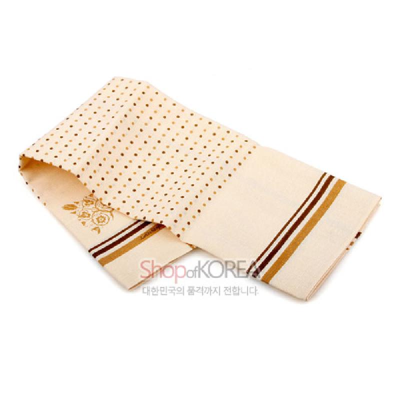 갈색 한지 재질, 잔잔한 도트무늬와 단색 스트라이프 배색, 부분 꽃문양 장식이 특징인 손수건.