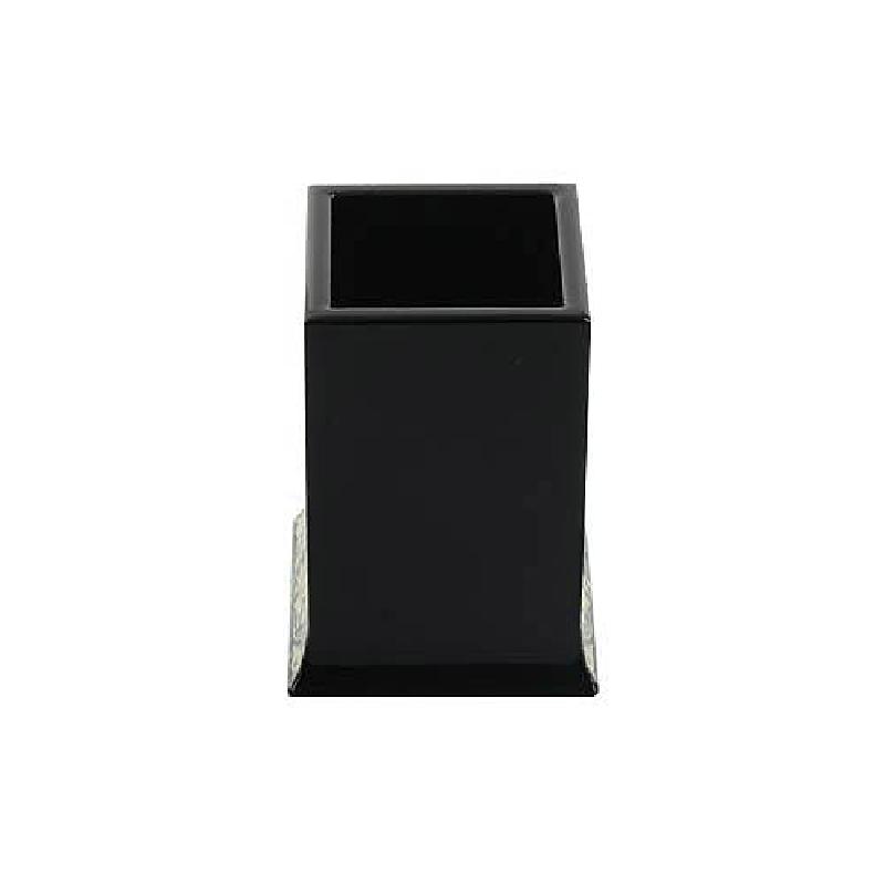 검은 옻칠 바탕에 자개 상감으로 측면을 장식한 직사각형 형태의 나전연필꽂이.