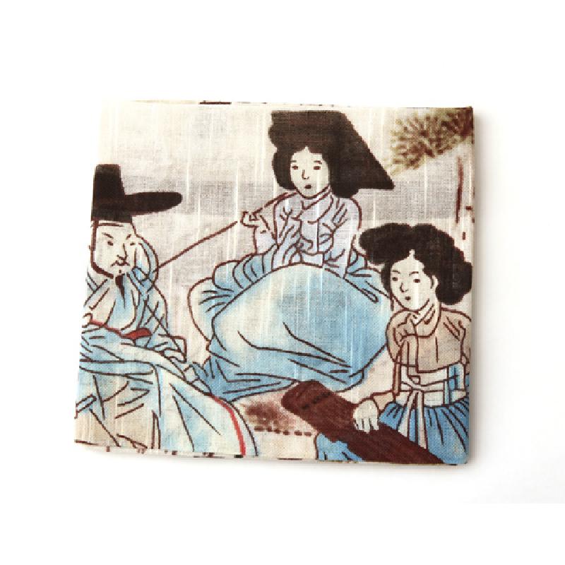 전통 민속 인물화를 프린트한 면 소재 손수건, 청록·갈색·베이지 계열의 은은한 색감이 특징인 제품. 전통 민속 인물화를 프린트한 면 소재 손수건, 청록·갈색·베이지 계열의 은은한 색감이 특징인 제품.