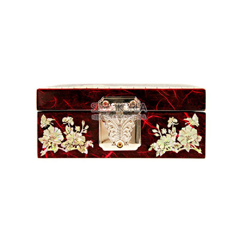 자개 상감 기법으로 학과 꽃문양을 장식한 붉은 옻칠 한지 보석함, 금속 장석 잠금장치가 있는 형태.