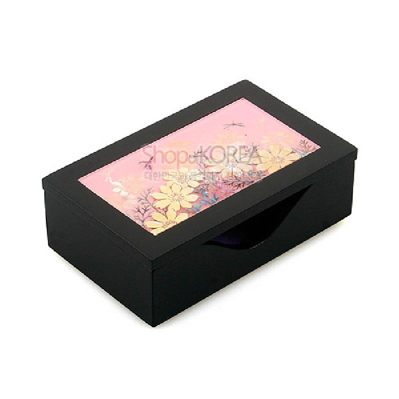 검은 무광 금속 케이스 위에 분홍 바탕 자개 코스모스 꽃문양이 상감된 직사각형 명함함. 검은 무광 금속 케이스 위에 분홍 바탕 자개 코스모스 꽃문양이 상감된 직사각형 명함함.