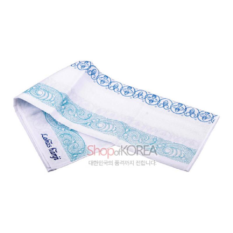 한지 소재의 흰 바탕에 청색과 옥색 전통 무늬 테두리 문양이 인쇄된 손수건.