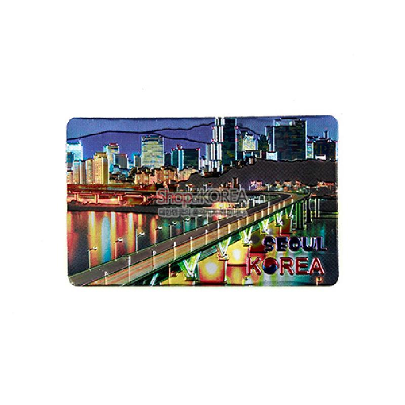 야경 속 서울 도심과 다리 풍경을 형광색 그라데이션으로 표현한 금속 재질 자석 메모홀더. 야경 속 서울 도심과 다리 풍경을 형광색 그라데이션으로 표현한 금속 재질 자석 메모홀더.