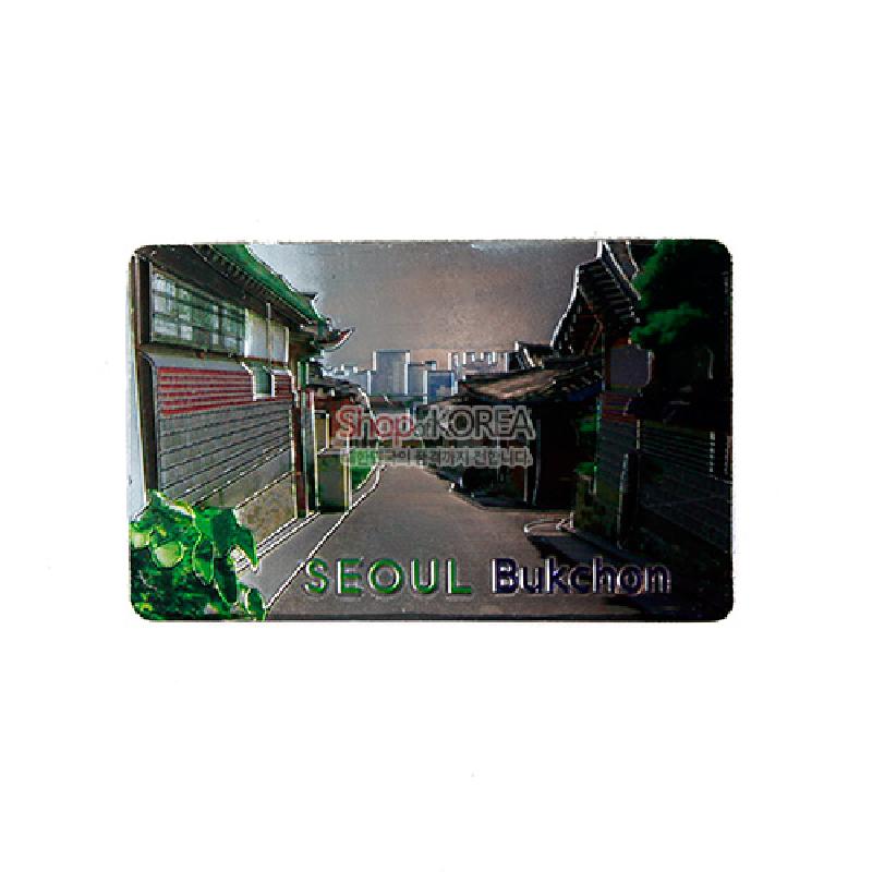 서울 북촌 골목 풍경 사진과 메탈릭 광택 효과가 들어간 직사각형 메모 자석 홀더. 서울 북촌 골목 풍경 사진과 메탈릭 광택 효과가 들어간 직사각형 메모 자석 홀더.