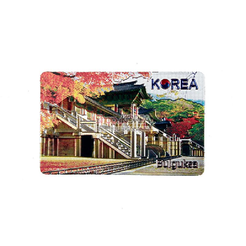 가을 단풍 배경의 불국사 전경이 인쇄된 직사각형 자석 메모홀더, 붉은색·녹색 대비가 두드러진 관광풍경 디자인. 가을 단풍 배경의 불국사 전경이 인쇄된 직사각형 자석 메모홀더, 붉은색·녹색 대비가 두드러진 관광풍경 디자인.