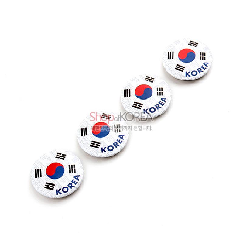 흰색 금속 원형 바탕에 태극 문양과 사괘, 파란색 ‘KOREA’ 영문 글자가 인쇄된 디자인의 메모홀더.