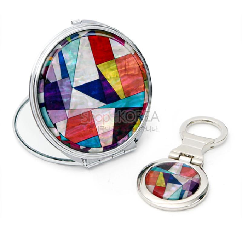 알록달록한 조각보 문양 자개 상감 장식과 금속 테두리가 조화로운 원형 손거울 세트.