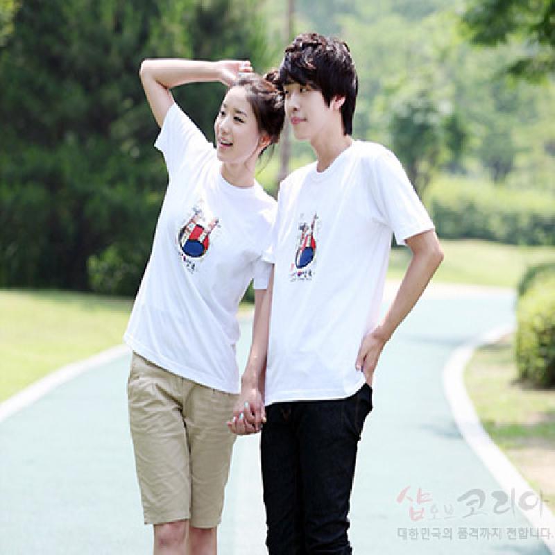 흰색 면 소재 위에 장승 형상과 붉은·푸른 태극 문양이 인쇄된 3D 입체 프린트 티셔츠.