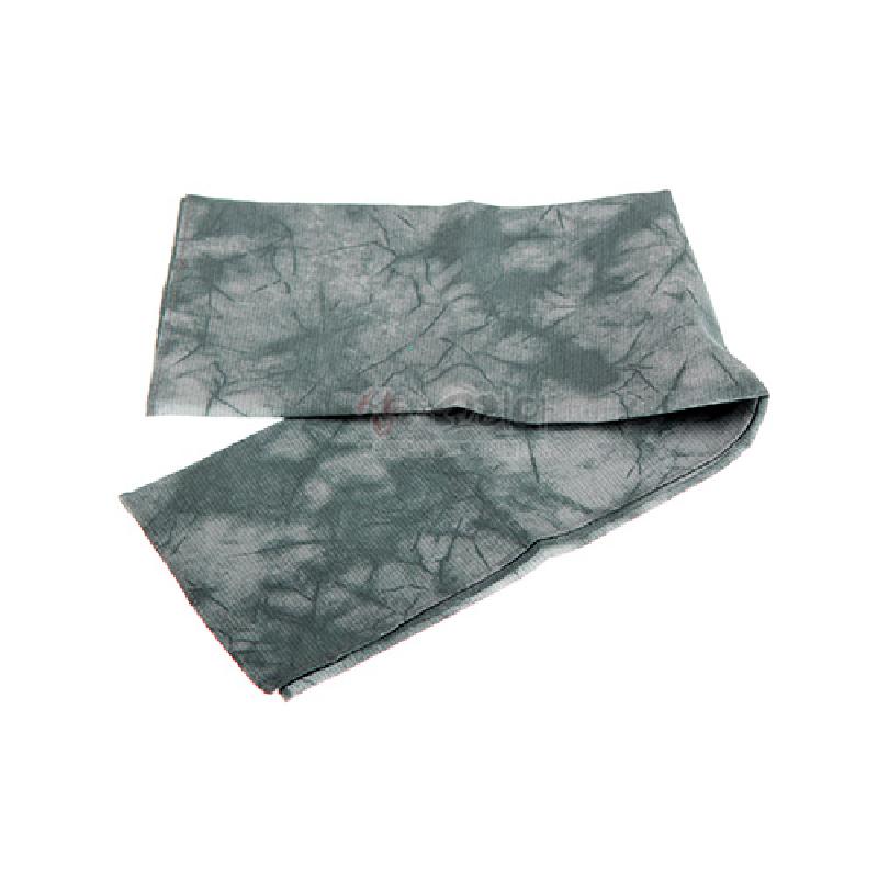 회색 계열의 한지 소재에 나염 기법으로 번짐무늬를 더한 직사각형 손수건.