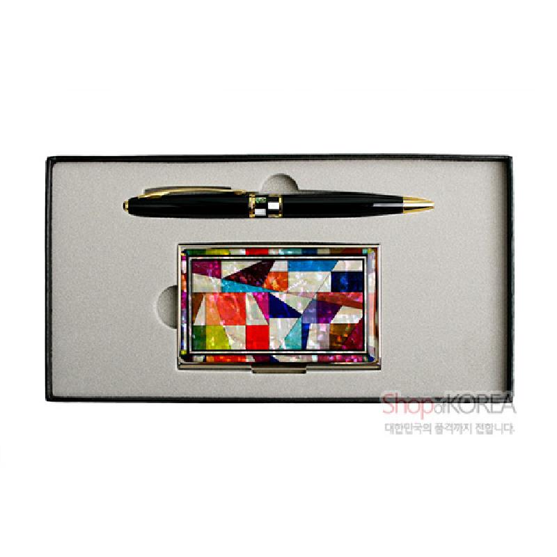 다채로운 색상의 자개 조각보 기하학 문양이 장식된 금속 명함케이스와 금장 포인트의 볼펜 세트.