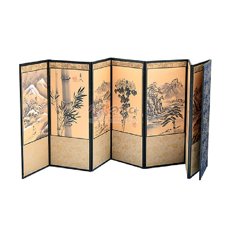 실크 재질의 8폭 병풍에 산수화와 사군자 문양을 수묵 채색으로 표현한 전통 장식품.