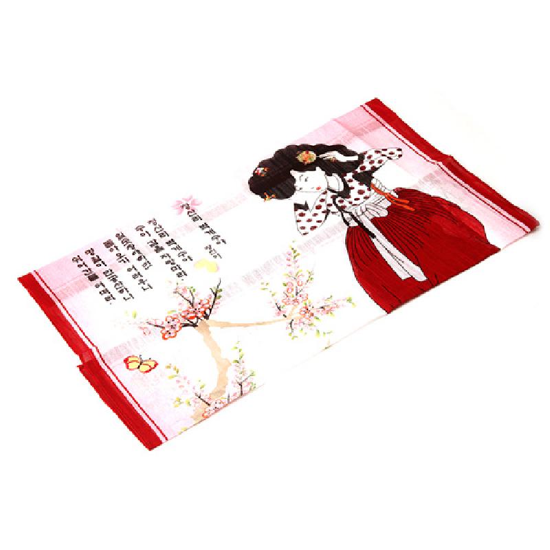 밝은 면 소재에 붉은색 한복의 황진이 일러스트와 매화꽃, 나비, 한글 문양이 인쇄된 사각 손수건. 밝은 면 소재에 붉은색 한복의 황진이 일러스트와 매화꽃, 나비, 한글 문양이 인쇄된 사각 손수건.