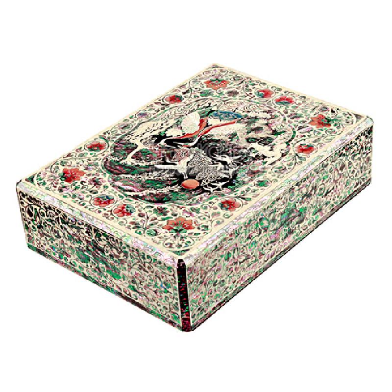 자개 상감 기법으로 장생도 학과 구름, 꽃문양을 섬세하게 표현한 다채로운 색감의 옻칠 서류함.