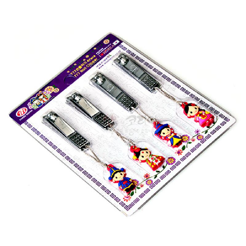 금속 소재 손톱깎이에 연결된 한복 차림 남녀 캐릭터 장식, 붉은색·파란색 등 다채로운 색상의 전통의상 문양이 돋보이는 세트. 금속 소재 손톱깎이에 연결된 한복 차림 남녀 캐릭터 장식, 붉은색·파란색 등 다채로운 색상의 전통의상 문양이 돋보이는 세트.