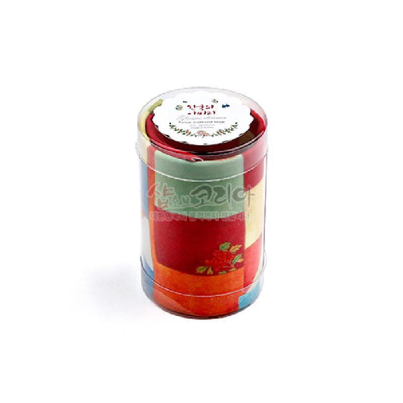 비단 느낌의 부드러운 천 재질에 조각보 스타일의 빨강·노랑·파랑 색상 배치와 꽃 무늬 자수가 특징인 안경닦이.