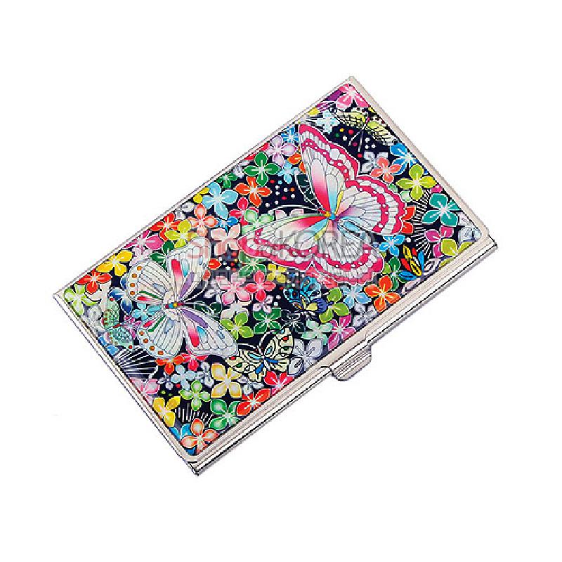 금속 케이스 위에 자개 상감 기법으로 화려한 꽃과 나비 문양을 수놓은 다채로운 색상의 명함집.