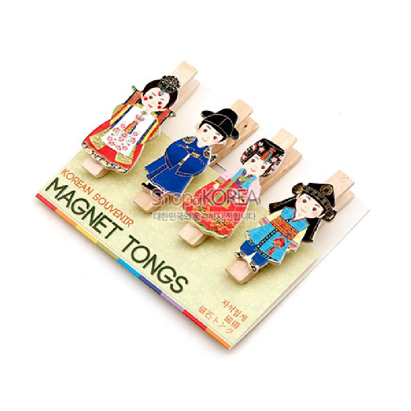 나무 집게 위에 화려한 색상의 전통 혼례복 신랑신부 일러스트가 부착된 자석 메모 집게 4P 세트.