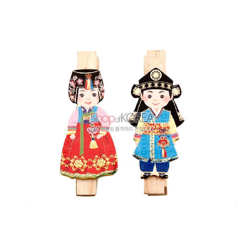 화려한 혼례복의 신랑신부 일러스트와 금색 꽃문양이 인쇄된 나무 메모 자석집게 세트.