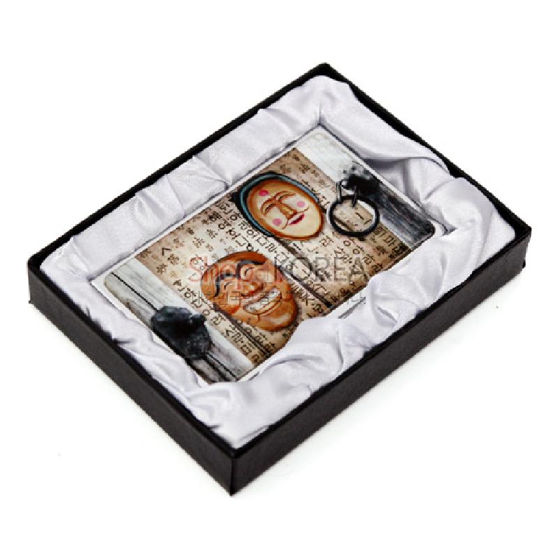 메탈 소재 위에 하회탈과 전통 한글 문양을 컬러 인쇄한 직사각형 명함집.