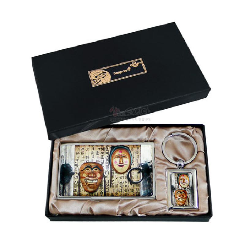 금속 재질 명함집과 열쇠고리에 하회탈 2종과 한글 배경을 컬러 인쇄한 세트 구성.