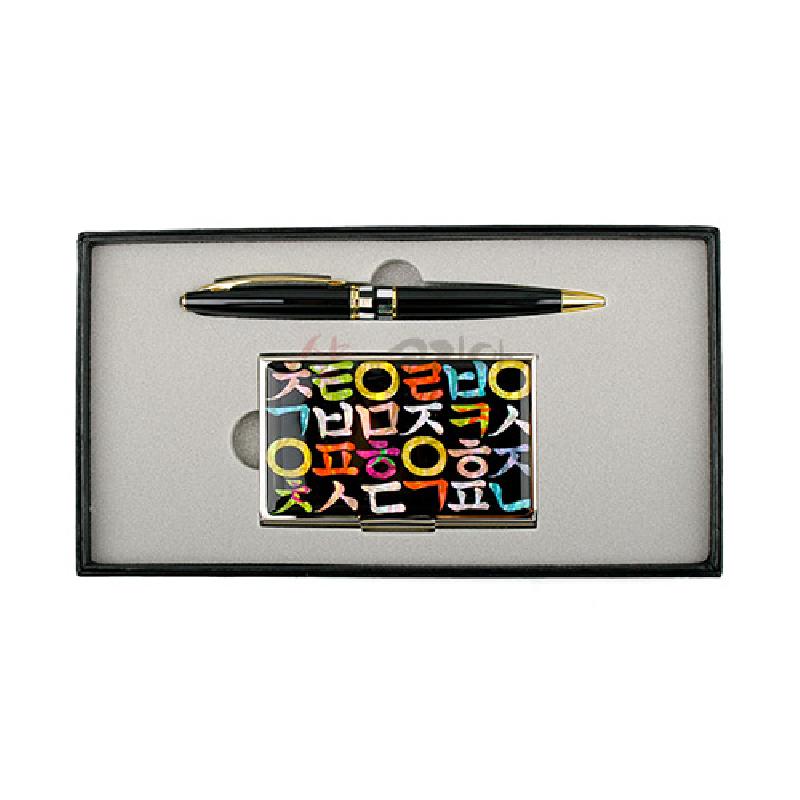 검정 바탕에 자개 상감 한글 문자 문양이 들어간 금속 명함케이스와 금장 장식 볼펜 세트.