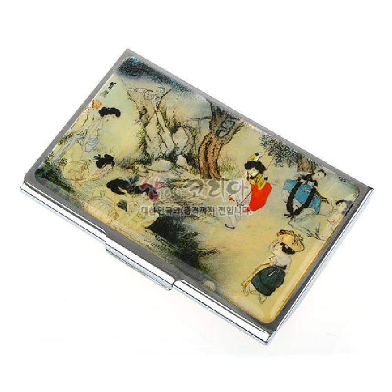 금속 케이스 위에 전통 단오 풍속 인물화가 채색된 직사각형 명함집 디자인. 금속 케이스 위에 전통 단오 풍속 인물화가 채색된 직사각형 명함집 디자인.