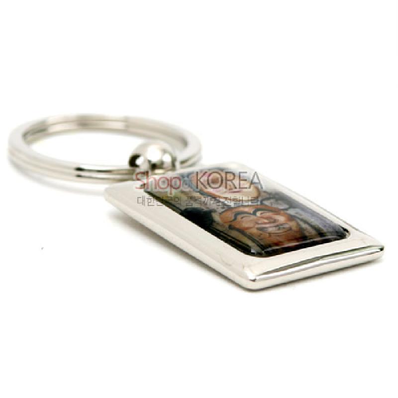 금속 사각 테두리에 자개 느낌의 하회탈 그림을 삽입한 광택 처리 열쇠고리.