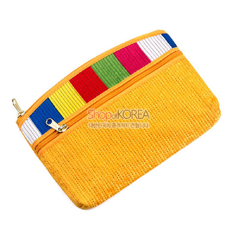 노란색 누빔 원단에 청·황·적·녹 색동 배색과 금색 지퍼 장식이 어우러진 티슈 겸용 지갑.