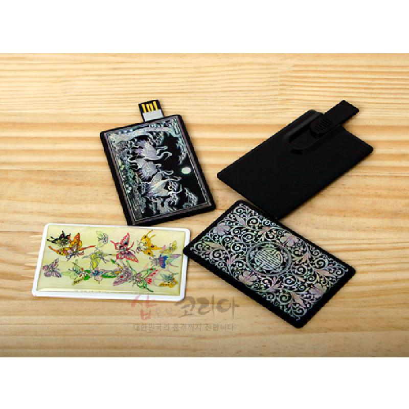 자개 상감 기법으로 흰나비와 꽃, 전통 문양을 표현한 카드형 USB 메모리 장식. 자개 상감 기법으로 흰나비와 꽃, 전통 문양을 표현한 카드형 USB 메모리 장식.