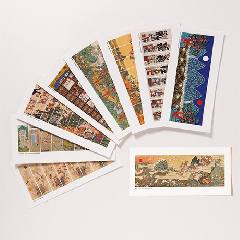 한지 재질 추정의 직사각형 엽서에 십장생도 등 전통 민화와 다채로운 채색이 인쇄된 세트형 디자인.