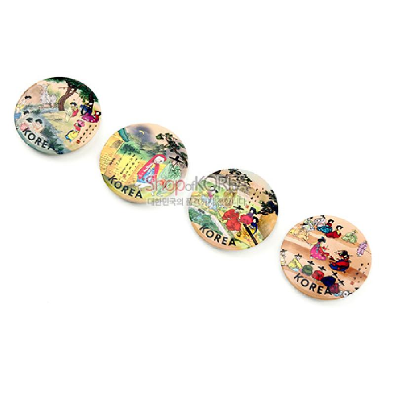 신윤복 풍속화를 인쇄한 원형 금속 메모홀더 4종 세트, 화려한 채색과 전통 의복 문양이 돋보이는 디자인.