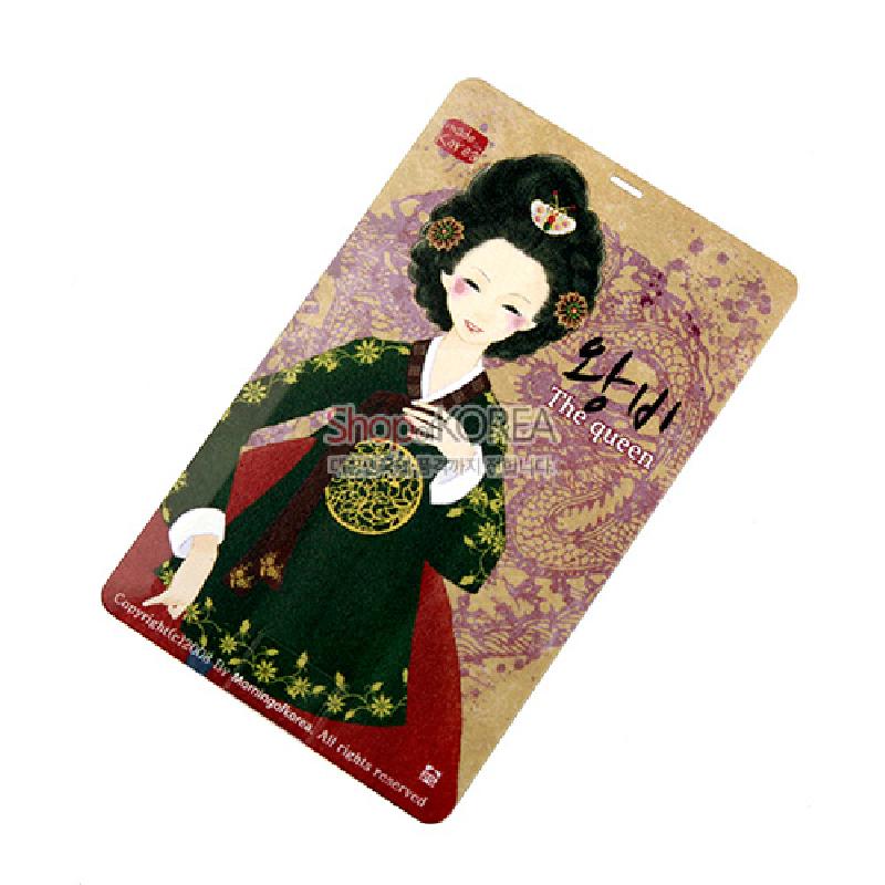 전통 왕비 복식을 일러스트로 표현한 카드형 USB, 화려한 자주색 배경 문양과 녹색·홍색 대비 색상이 특징인 디자인.