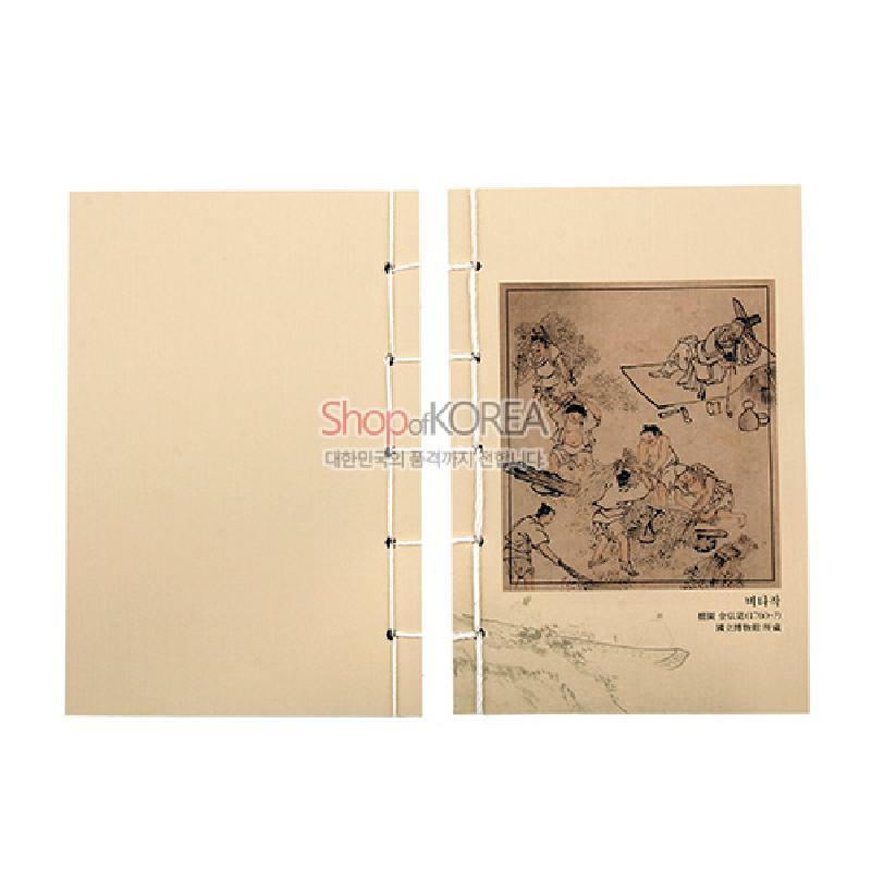연한 베이지색 종이 표지에 전통 벼타작 풍속화를 인쇄하고 흰 실로 배접 제본한 중형 노트.