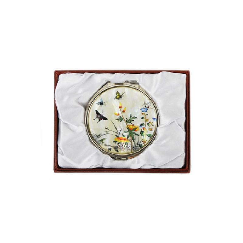 자개 바탕 위에 초충도 풍의 꽃과 나비, 곤충 문양을 섬세한 채색으로 표현한 금속 손거울.