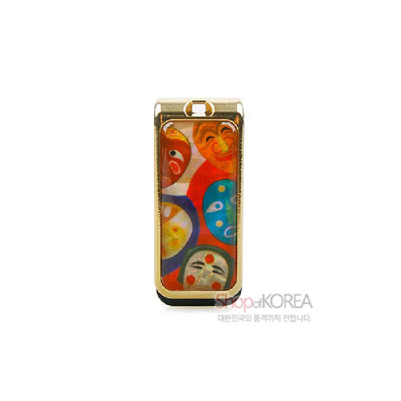 다채로운 색상의 하회탈 문양과 자개 장식을 금속 테두리로 둘러 완성한 옻칠 USB 메모리.