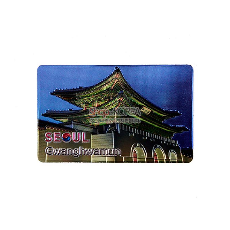 금속 재질 위에 야간 조명으로 비친 광화문 사진을 인쇄한 직사각형 메모 자석홀더. 금속 재질 위에 야간 조명으로 비친 광화문 사진을 인쇄한 직사각형 메모 자석홀더.