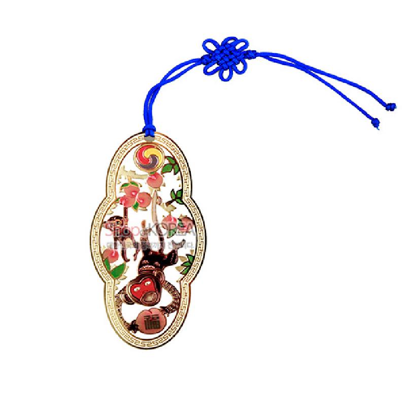 금장 금속 테두리에 십장생 복숭아와 원숭이 12지신 문양을 채색한 책갈피, 청색 전통 매듭 끈 장식.