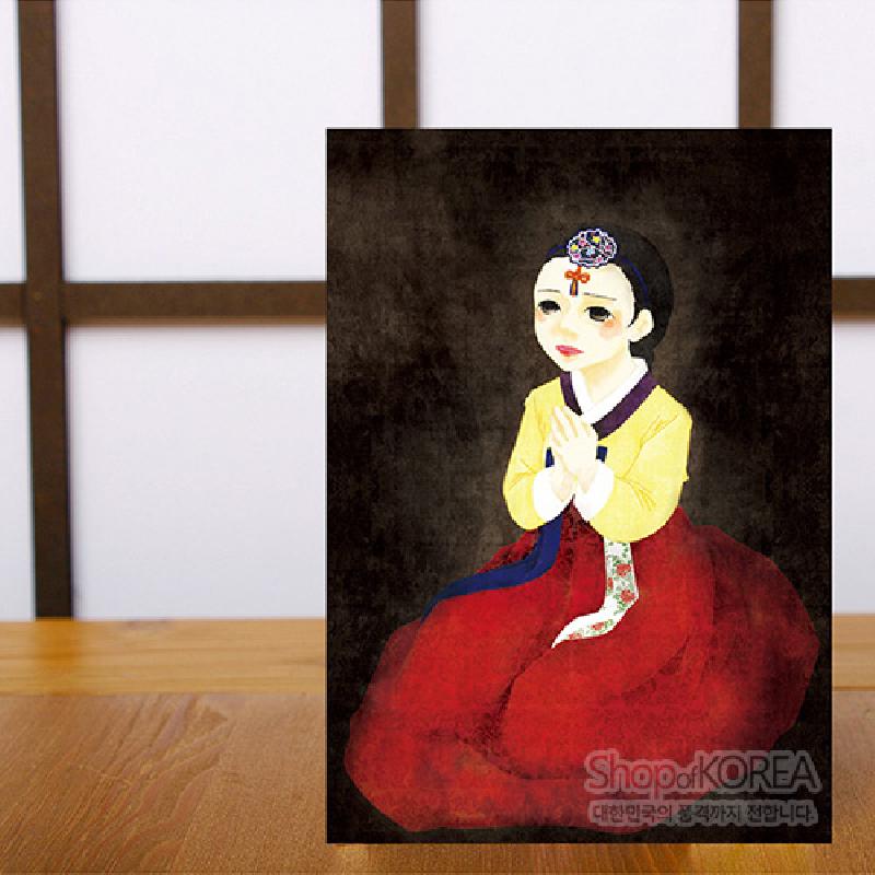 한복을 입은 소녀의 기도를 표현한 일러스트, 붉은 치마와 노란 저고리의 대비 색감과 전통 머리장식 문양이 특징인 엽서.
