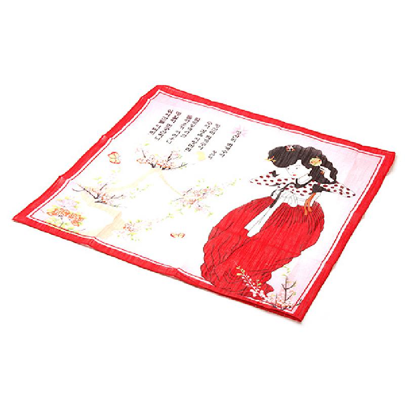 흰 천 위에 붉은 테두리와 한복 입은 인물, 매화와 나비 문양, 한글 글귀가 인쇄된 민속화 손수건.