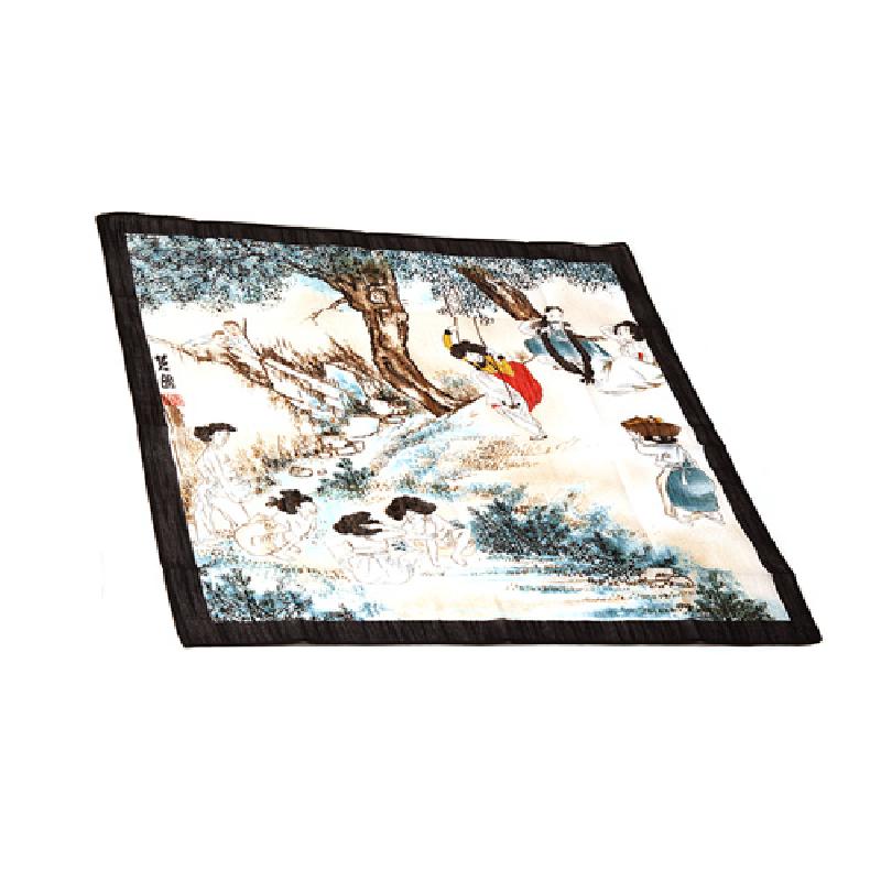 전통 민속화 단오풍정 장면을 수채화풍으로 인쇄한 면 손수건, 흑색 테두리 마감이 특징인 디자인.