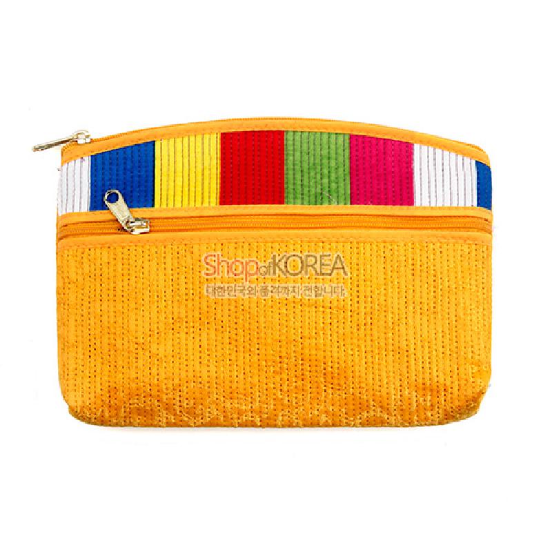 황색 누비 원단과 상단 색동 배색이 조화를 이루는 지퍼 장식 티슈 지갑.